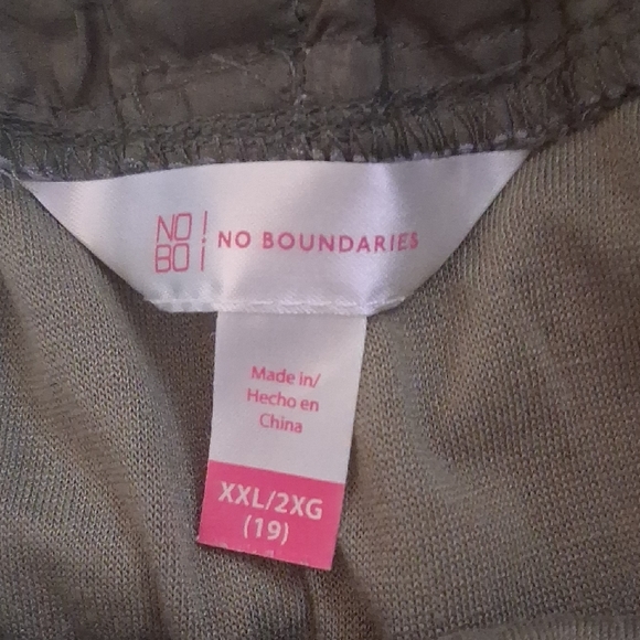 No Boundaries Green Camouflage Women's Athletic Shorts Xxl/2xg (19) - Picture 2 of 2